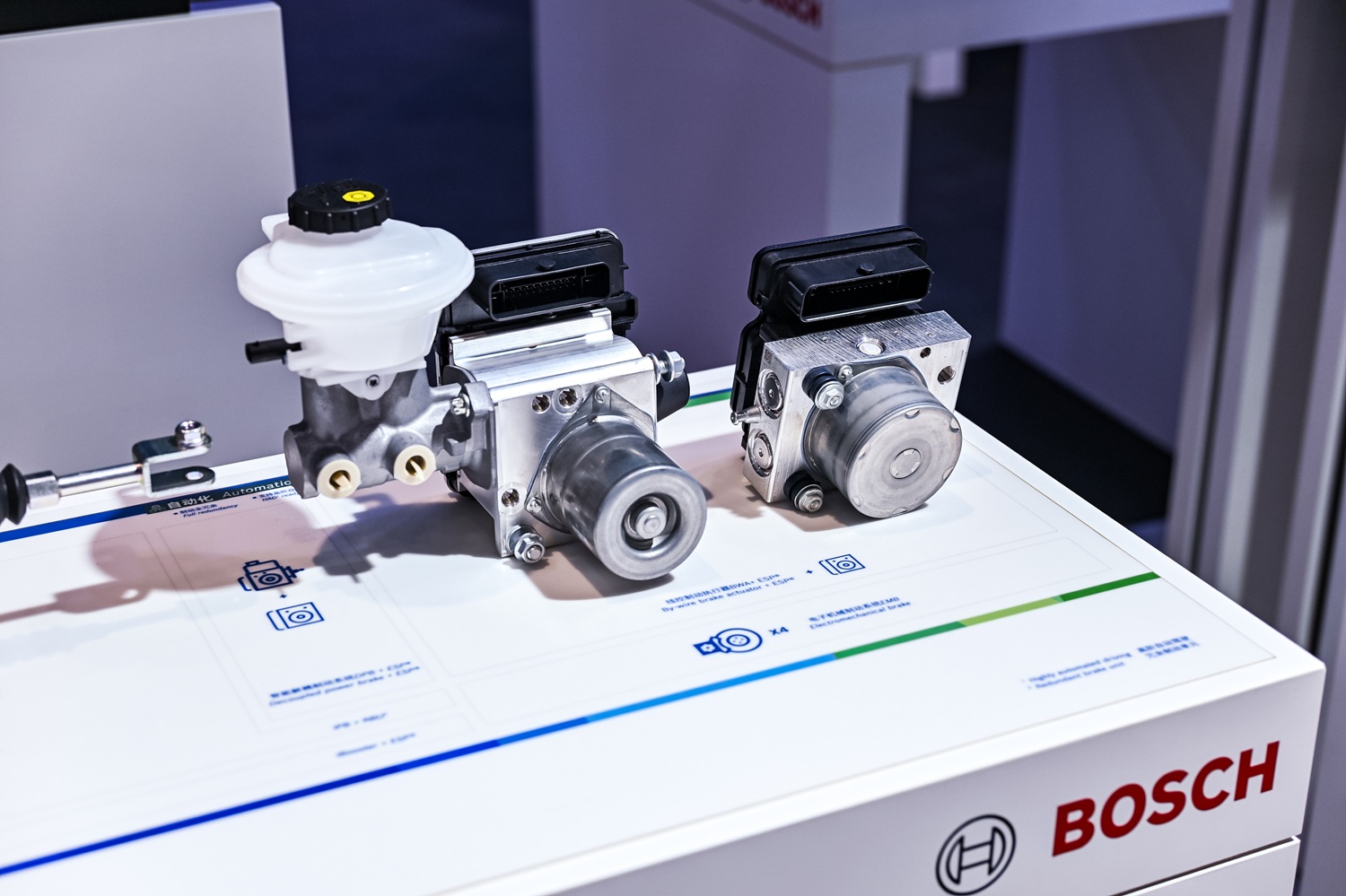 09 液压线控制动执行器BWA+ESP®解决方案 Hydraulic based by-wire brake actuator BWA and ESP® solution.jpg
