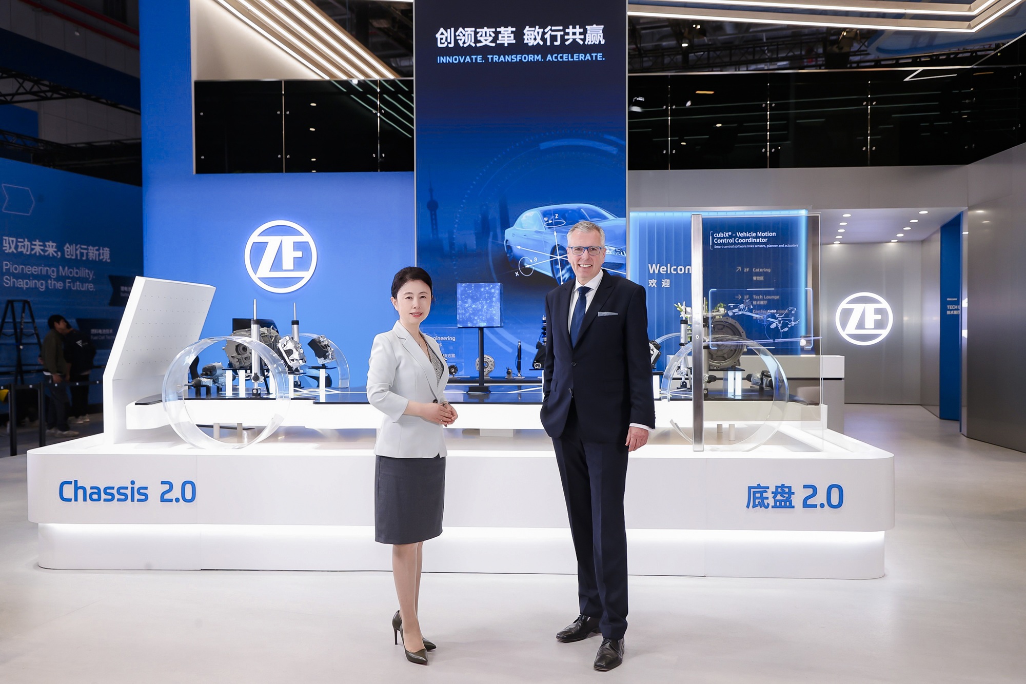 柯皓哲博士与汪润怡采女士共同出席2025上海车展.jpg