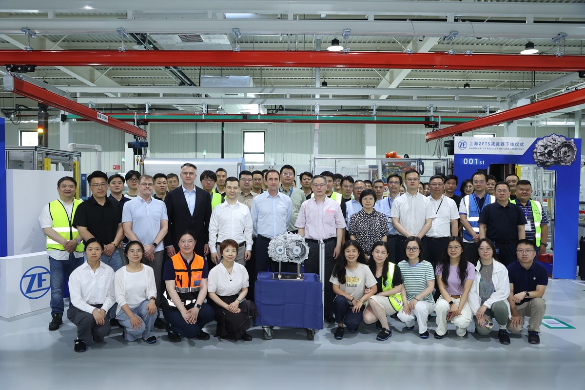 2-减速器下线仪式合影.JPG